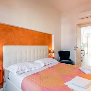 Apartment Guesthost - Santa Maria Novella Cozy Flat, Florence